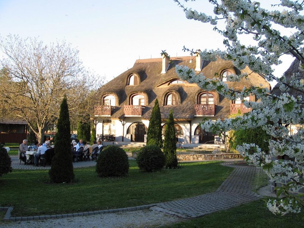 Gasthof Laci Betyar Hajdúszoboszló Exterior foto